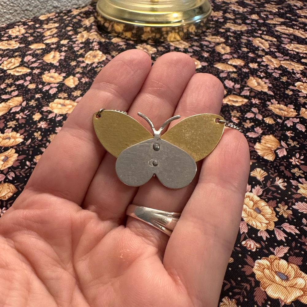Avon Vintage Gold and Silver Butterfly Signed Pendant Necklace. - Picture 3 of 6